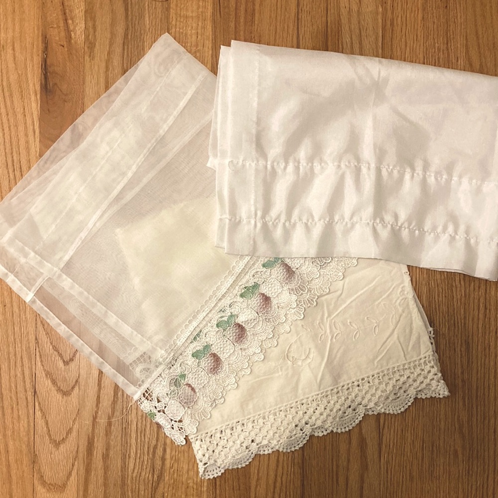 Set of 3 white window valences